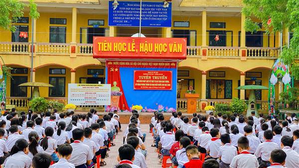 Trường Tiểu học Lê Lợi tuyên truyền pháp luật về trật tự an toàn giao thông và kỹ năng phòng tránh tai nạn đuối nước cho học sinh
