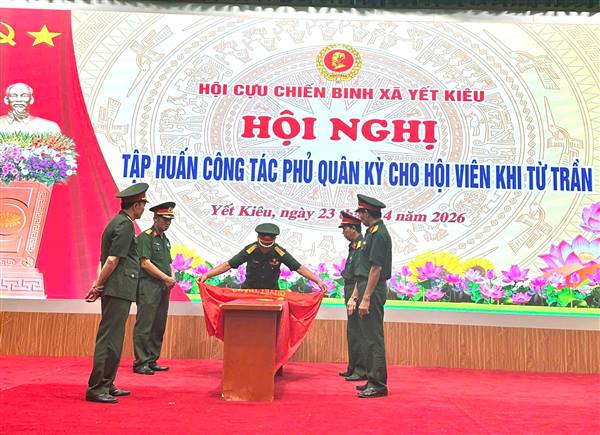 Hội Cựu chiến binh xã Yết Kiêu tập huấn công tác phủ Quân kỳ cho hội viên từ trần