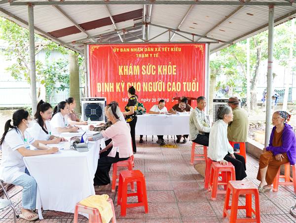 Xã Yết Kiêu khám sức khỏe định kỳ cho người cao tuổi