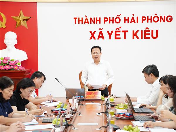 Phó Bí thư Thường trực Đảng ủy Các cơ quan Đảng thành phố Hoàng Quốc Thưởng làm việc với Ban Thường vụ Đảng ủy xã Yết Kiêu