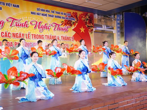 Sôi nổi đêm nghệ thuật chào mừng các ngày lễ lớn tại xã Yết Kiêu