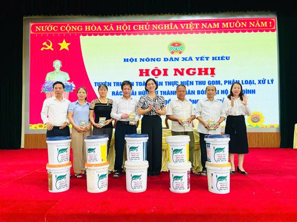 Nâng cao ý thức hội viên nông dân trong thu gom, phân loại, xử lý rác thải hữu cơ thành phân bón