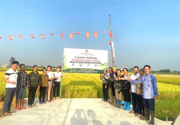 Hội Nông dân xã Yết Kiêu phát động phong trào “Cánh đồng không rác thải”