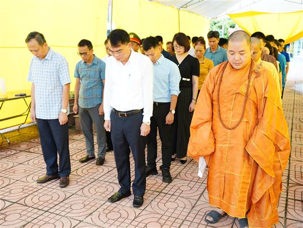 Xã Yết Kiêu đồng loạt tổ chức Lễ dâng hương tại các nghĩa trang liệt sĩ phục vụ lấy mẫu ADN giám định danh tính liệt sĩ