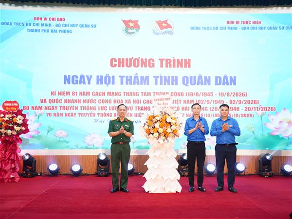 Sôi nổi ngày hội Thắm tình quân dân