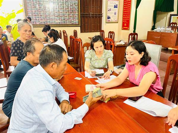 Xã Yết Kiêu chi trả bồi thường, hỗ trợ các hộ dân có đất nông nghiệp thu hồi thực hiện Dự án đường sắt Lào Cai - Hà Nội - Hải Phòng