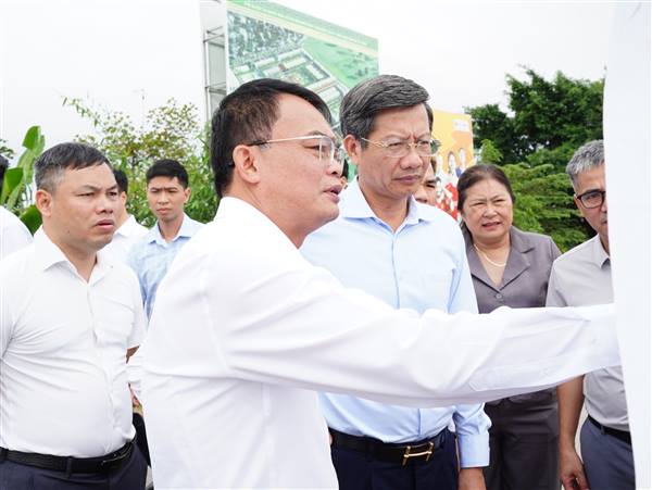 Phó Chủ tịch Thường trực UBND thành phố Lê Anh Quân làm việc với một số địa phương về tình hình triển khai Nghị quyết 11 của Thành ủy