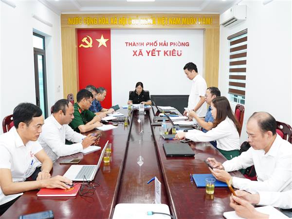 UBND xã Yết Kiêu họp thường kỳ, cho ý kiến về phương án bố trí người hoạt động ở thôn