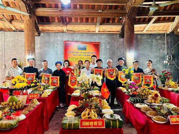 Trưng bày cỗ hộp – nét văn hóa đặc sắc tại Lễ hội Đền Quát